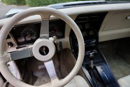 Chevrolet Corvette C3 1979 Weiss/Beige voll